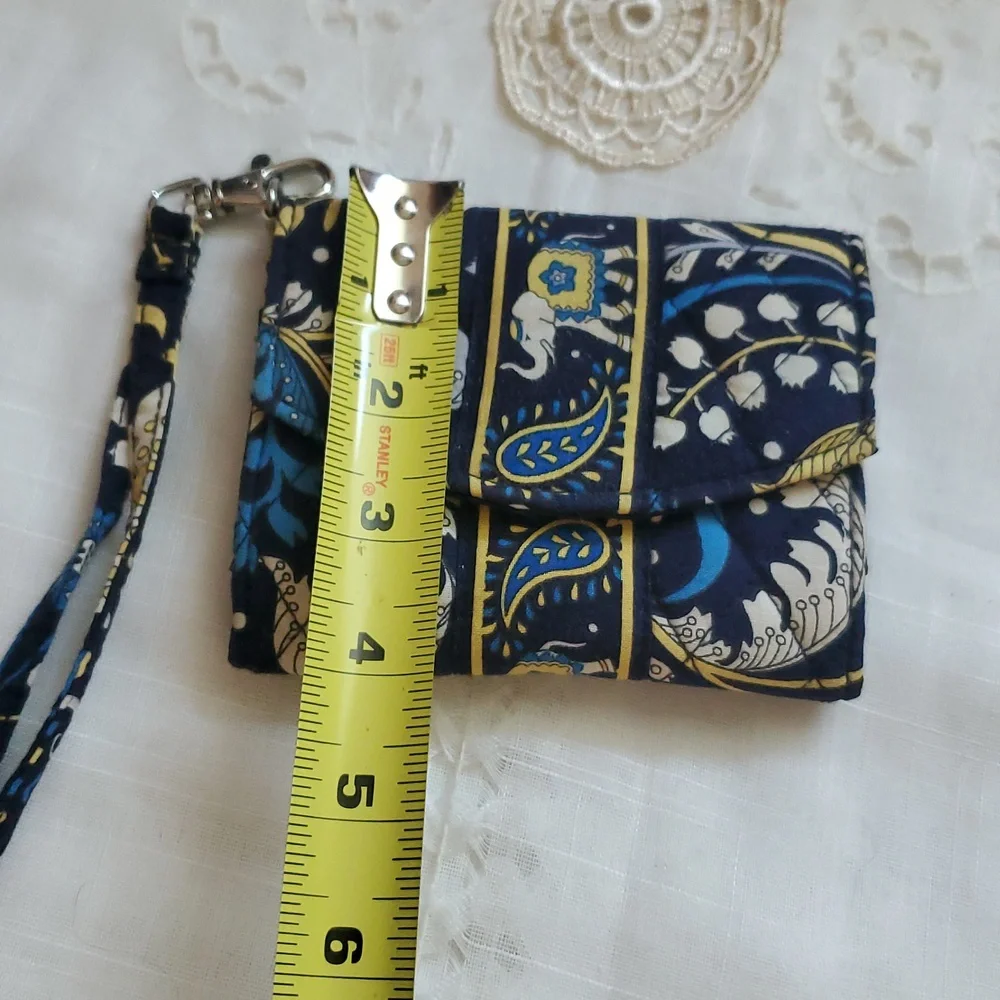 🦜 2/$10 Vera Bradley Ellie Blue Wristlet. - Picture 9 of 12